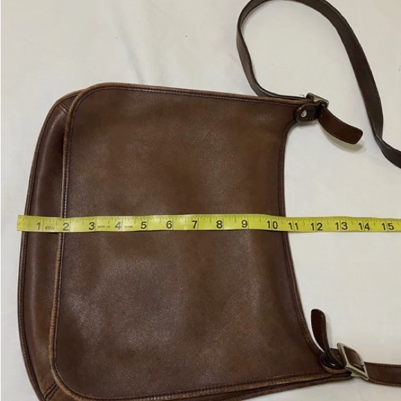 Coach VINTAGE Authentic Chocolate Brown LeatherHippie Flap Crossbody Saddle Bag - Picture 3 of 10
